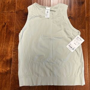 *NWT* Athleta In Motion Seamless Tank - Size M - Seafoam Color